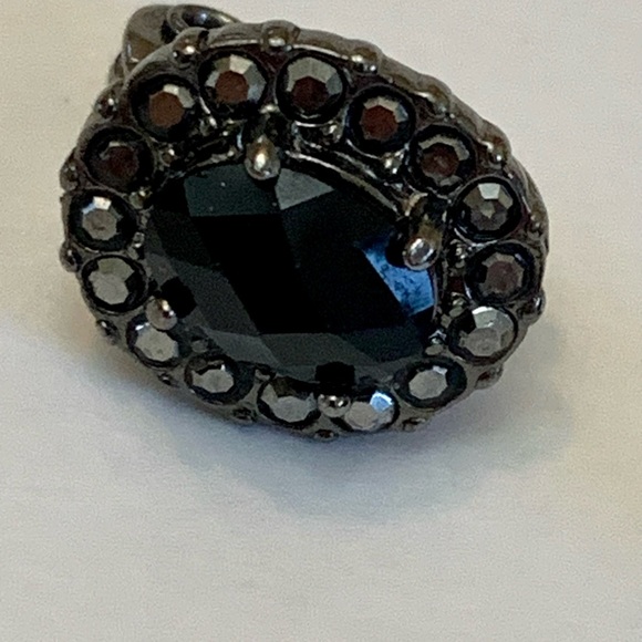 Monet Signed Clip On Earrings Black Faceted Glads Gem Gunmetal Tone - Picture 3 of 8